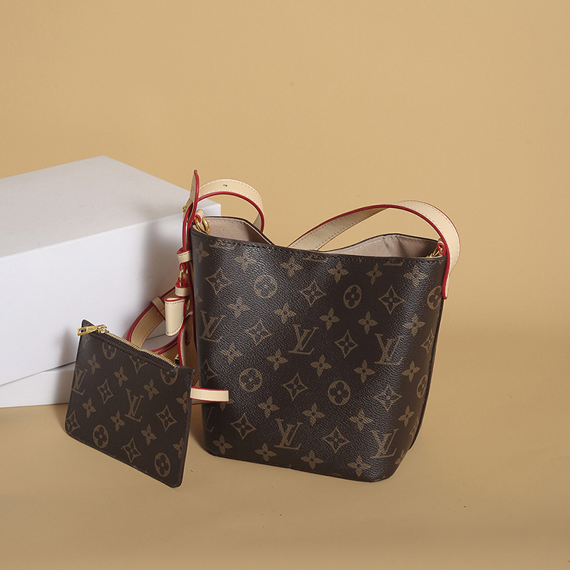 V2856-💴31.68$LV gallery