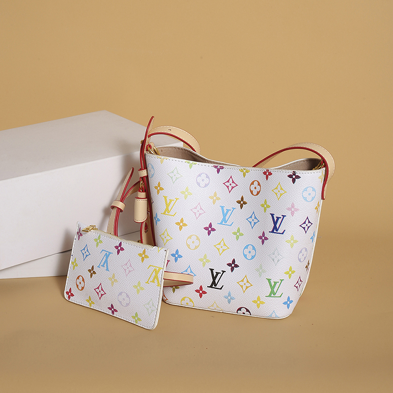 V2856-💴31.68$LV gallery