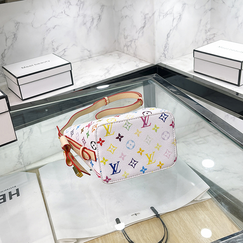 V2856-💴31.68$LV gallery