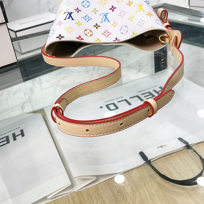 V2856-💴31.68$LV gallery