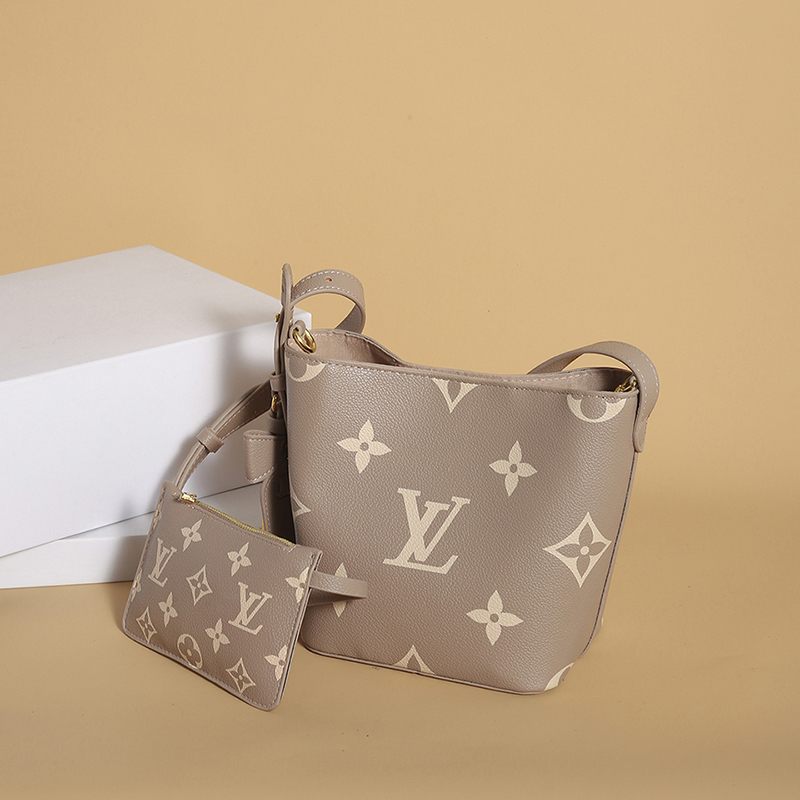 V2856-💴31.68$LV gallery