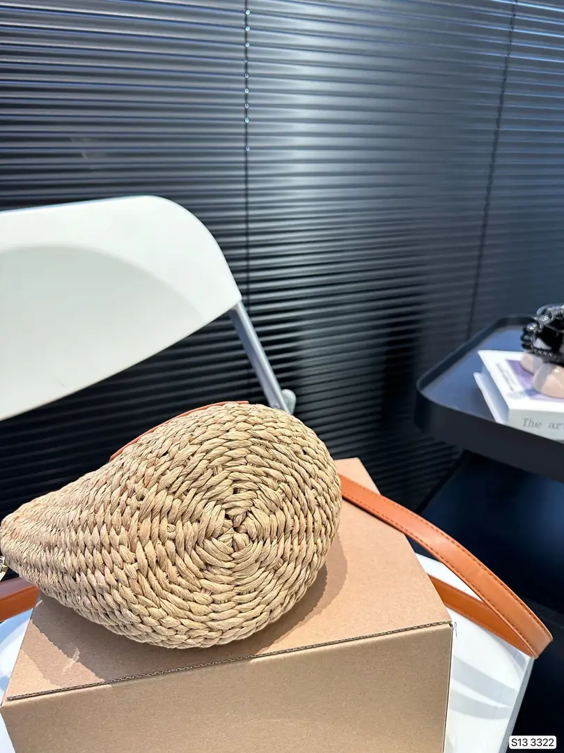 V2459-422.3💴63.66$Chloe gallery