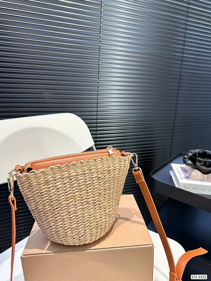 V2459-422.3💴63.66$Chloe gallery