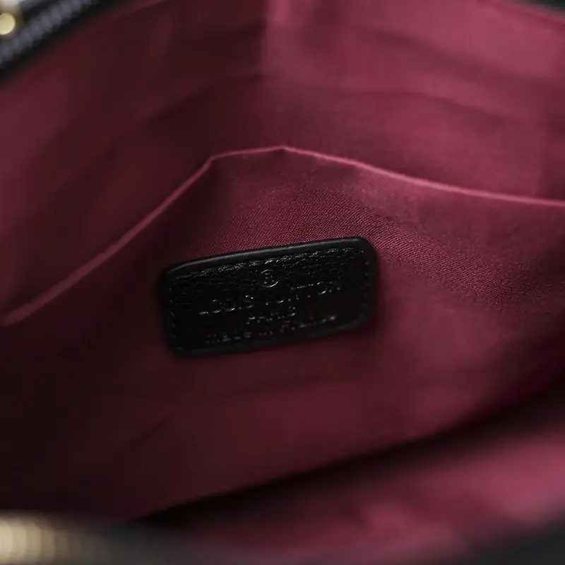 V2762-227.8💴31.65$LV gallery