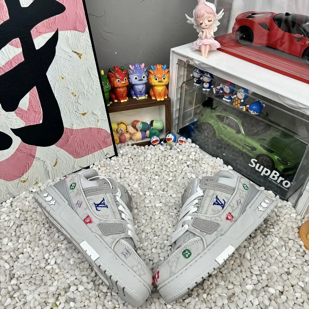 V2779-315.2💴43.78$LV gallery