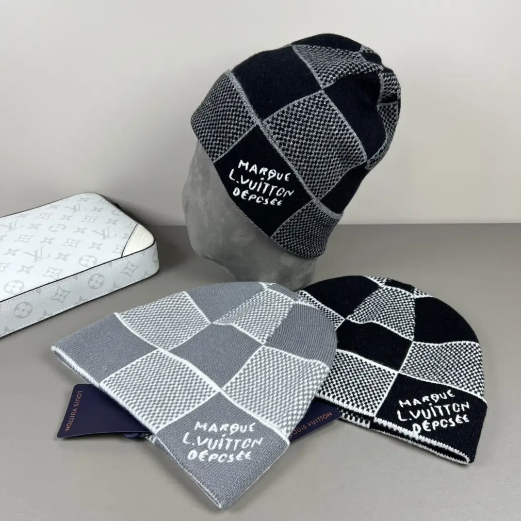 V2918-💴27.55$LV gallery