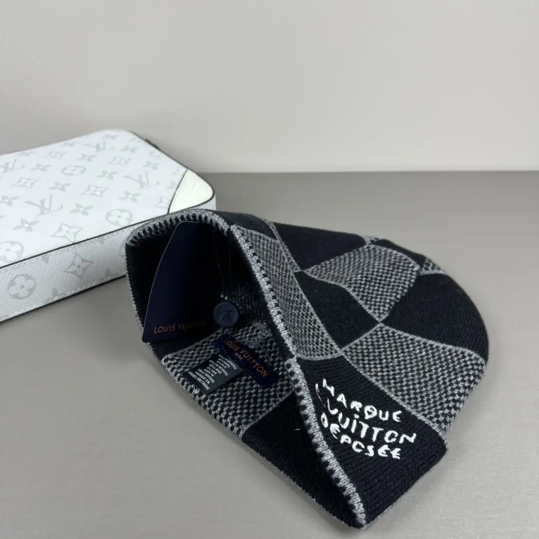 V2918-💴27.55$LV gallery