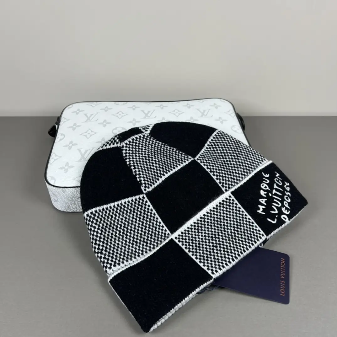 V2918-💴27.55$LV gallery