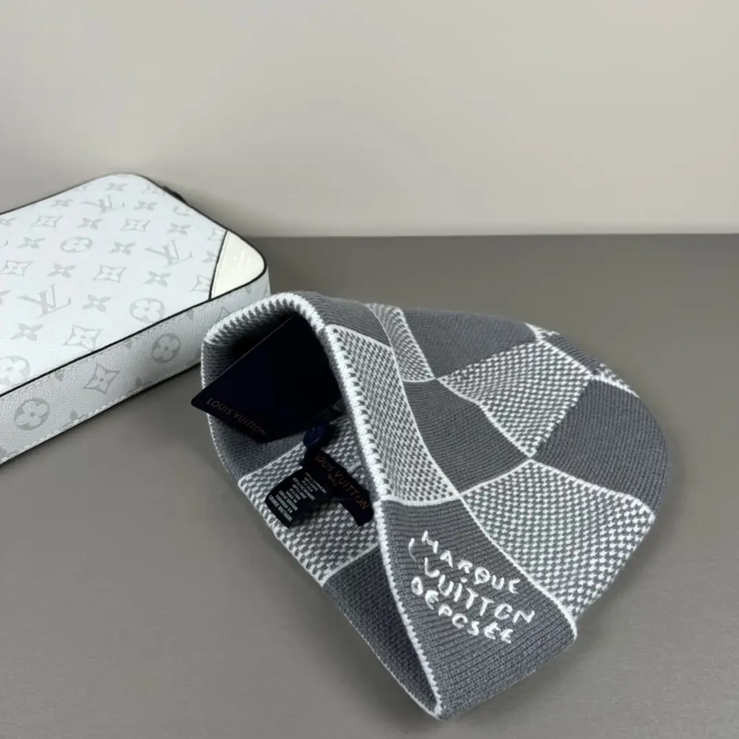 V2918-💴27.55$LV gallery