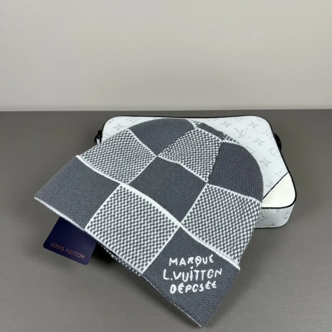 V2918-💴27.55$LV gallery