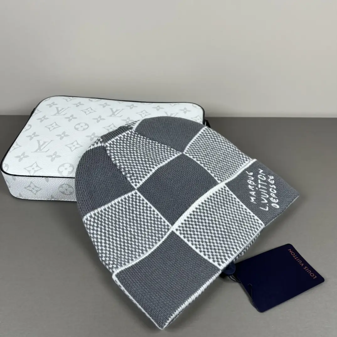 V2918-💴27.55$LV gallery