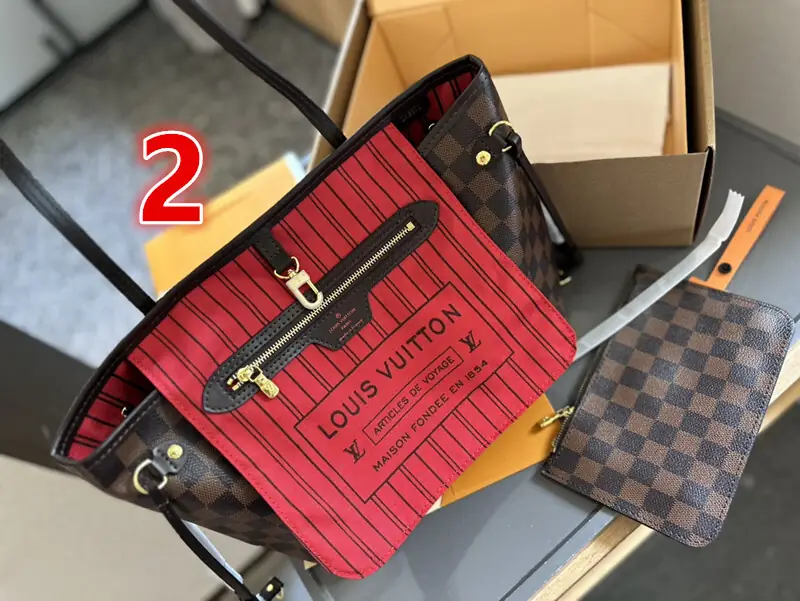 V2944-💴60.55$LV gallery