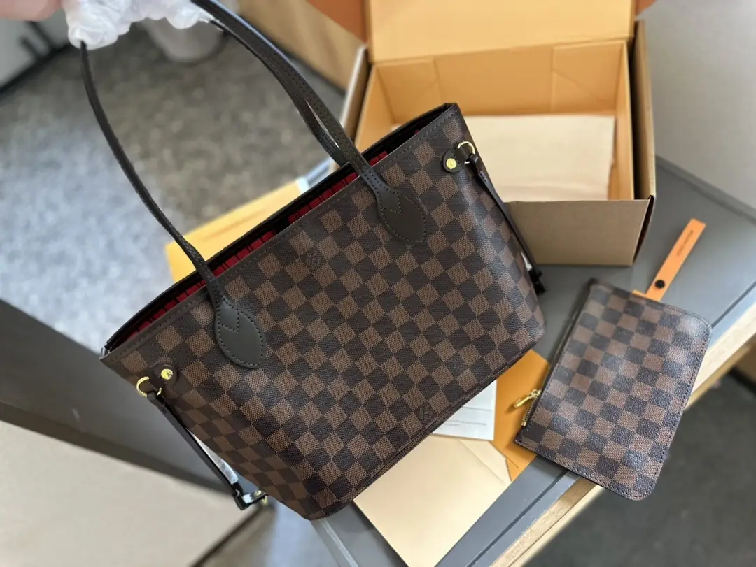 V2944-💴60.55$LV gallery