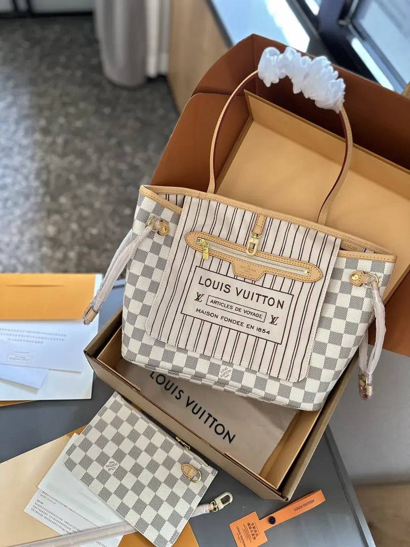 V2944-💴60.55$LV gallery