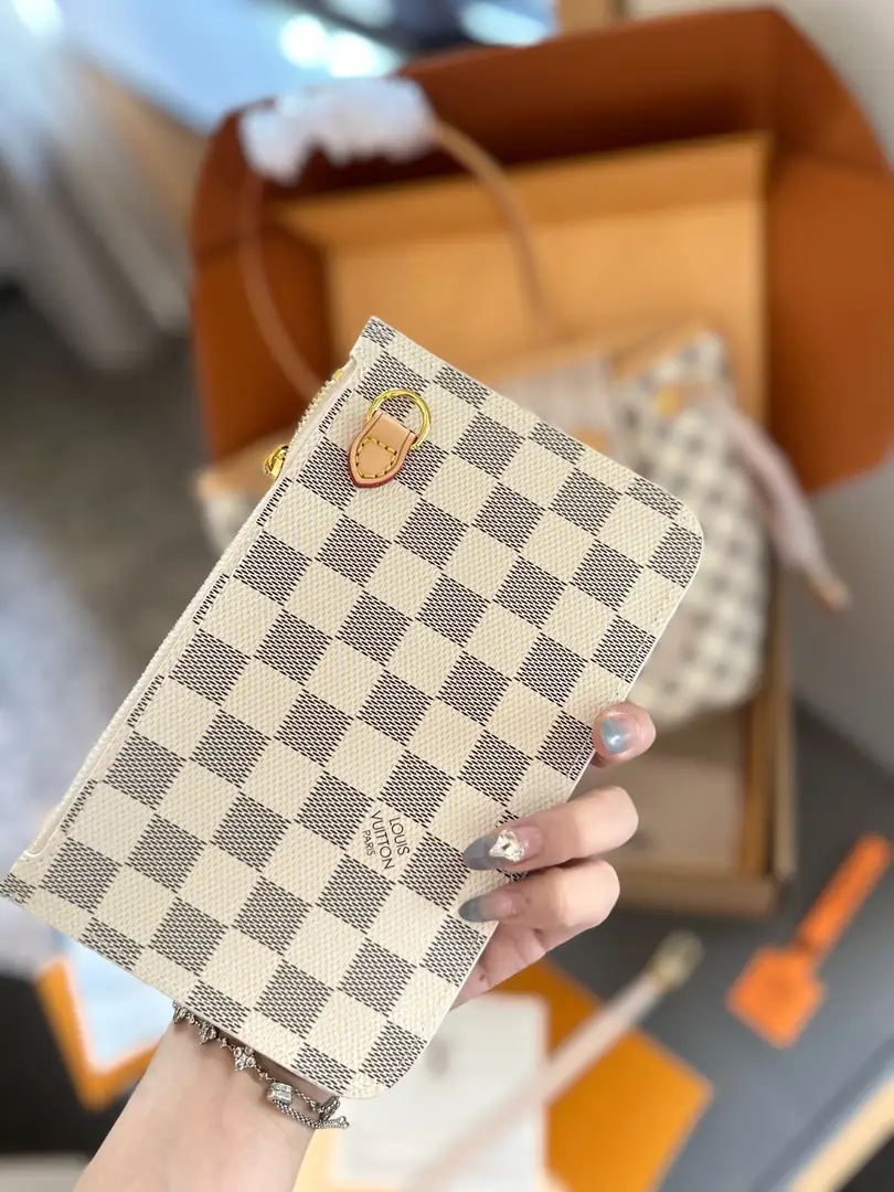 V2944-💴60.55$LV gallery