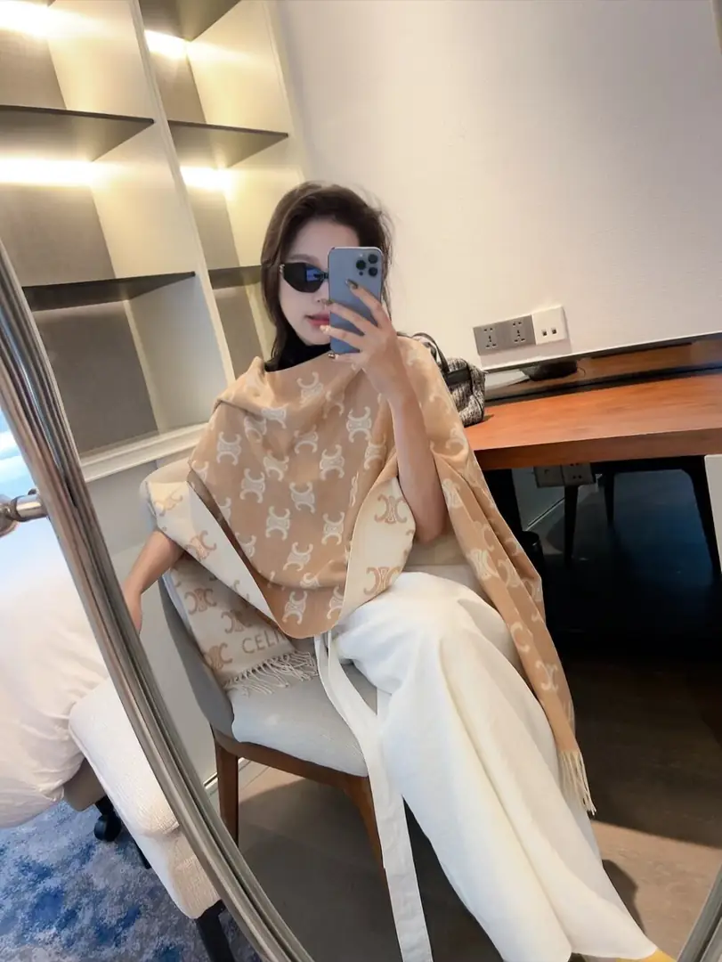 V2985-💴28.45$CELINE gallery