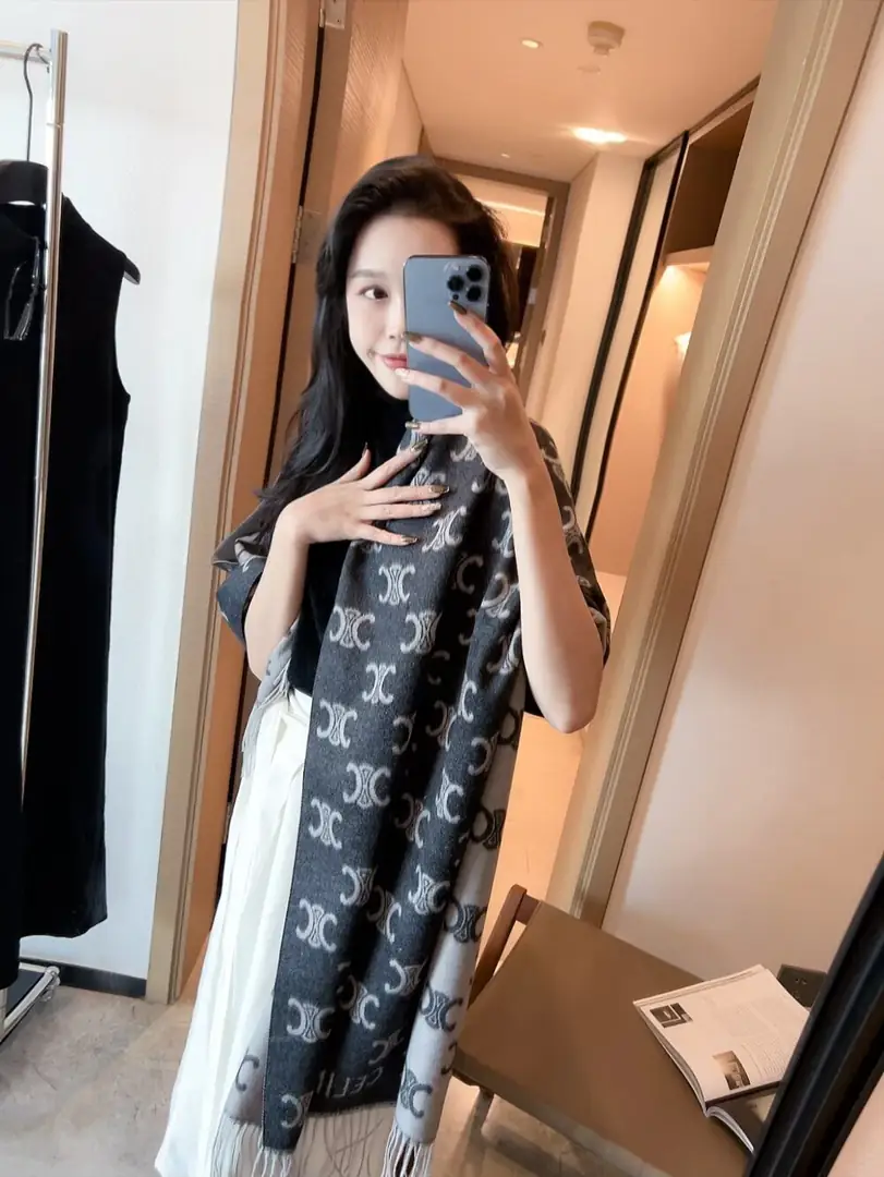 V2985-💴28.45$CELINE gallery