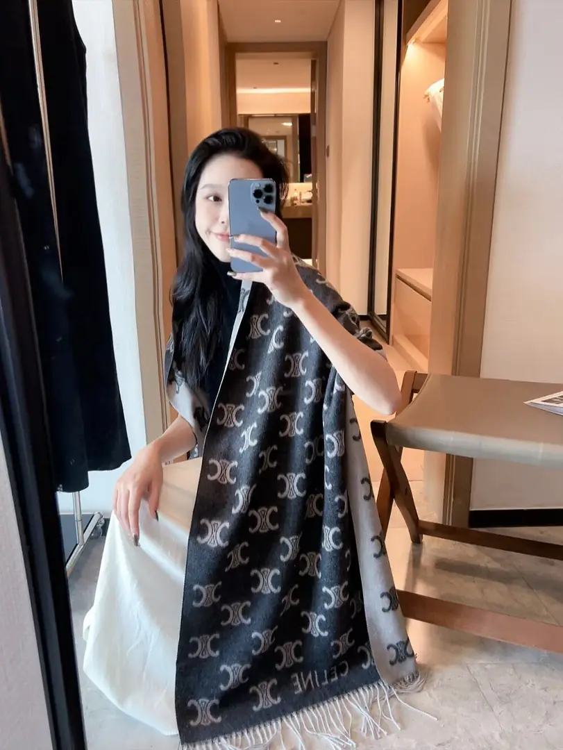 V2985-💴28.45$CELINE gallery