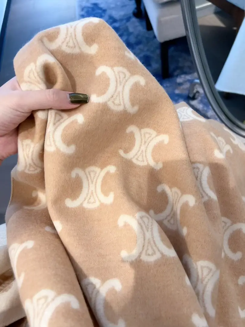 V2985-💴28.45$CELINE gallery