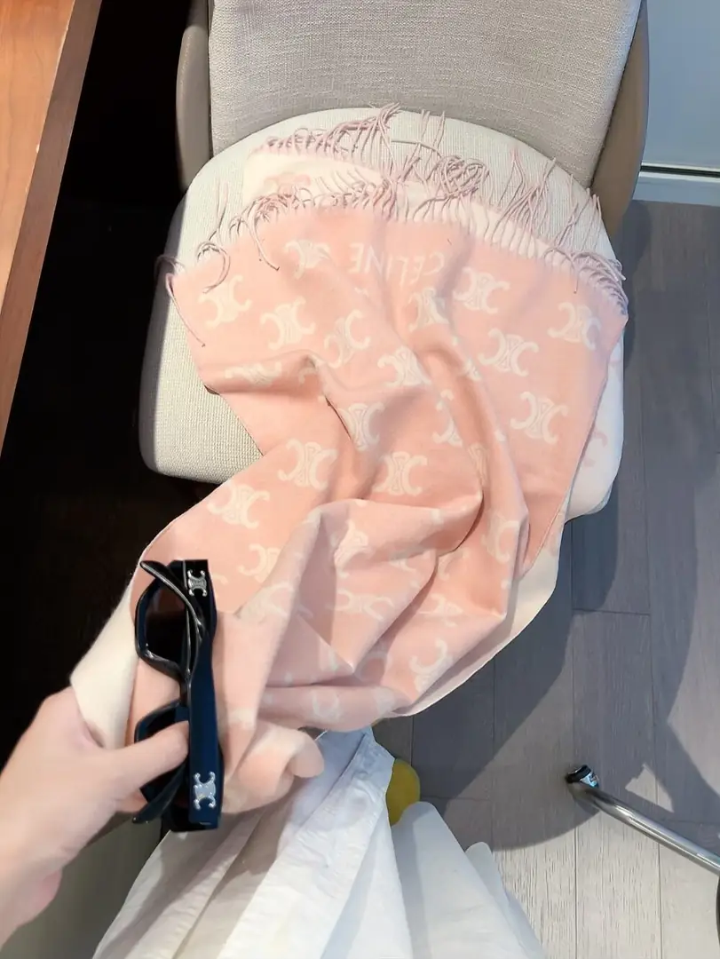 V2985-💴28.45$CELINE gallery