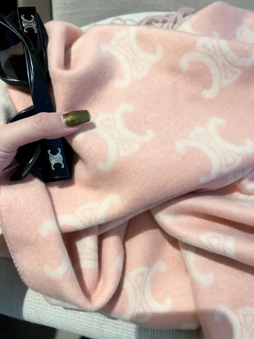 V2985-💴28.45$CELINE gallery