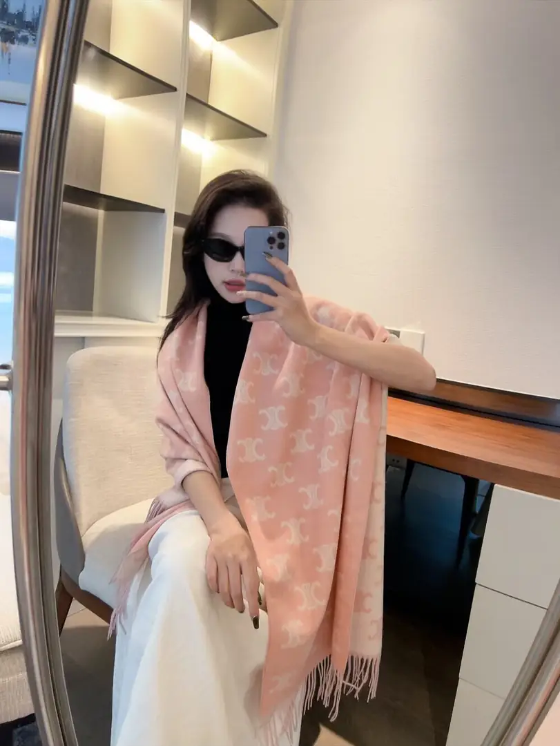 V2985-💴28.45$CELINE gallery