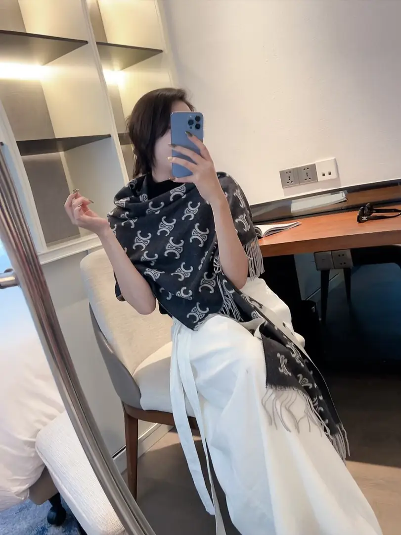 V2985-💴28.45$CELINE gallery