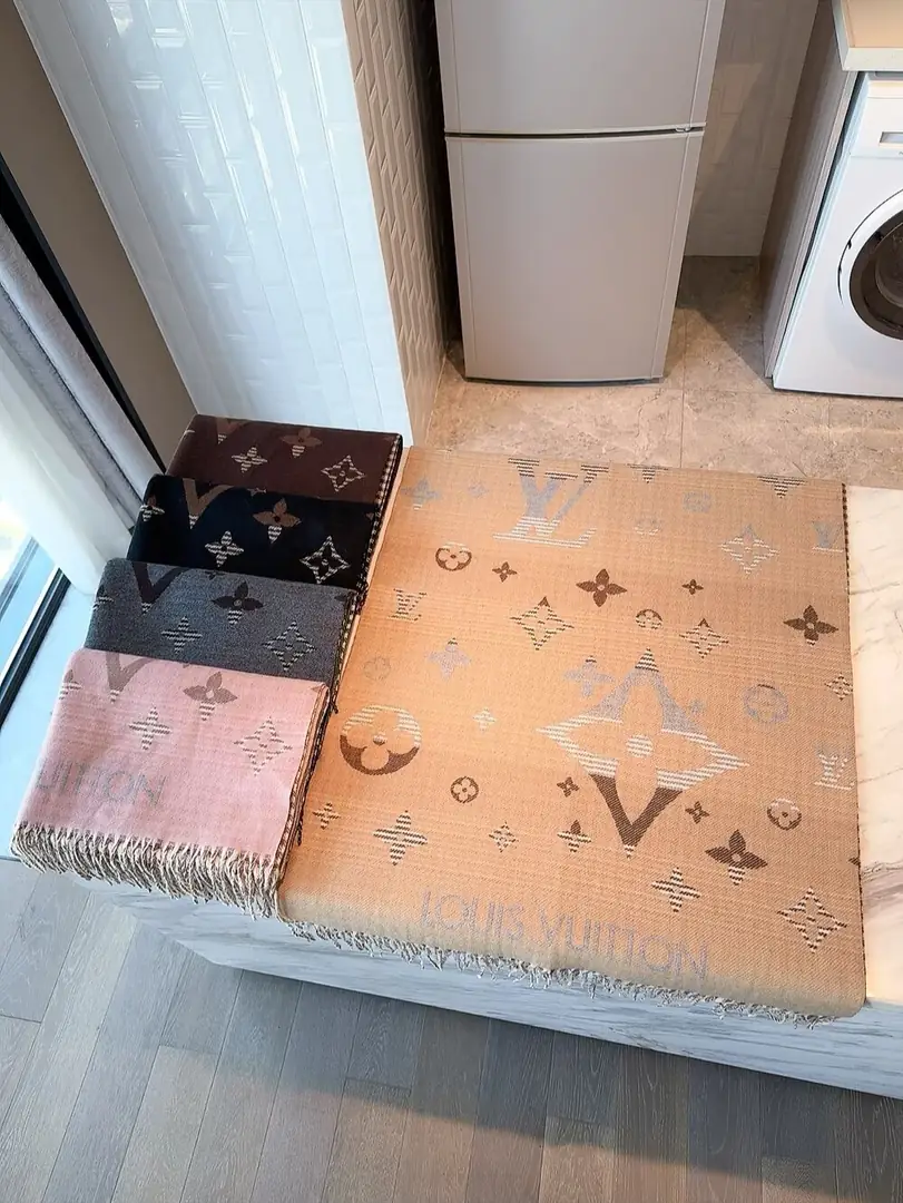 V2987-💴28.66$LV gallery