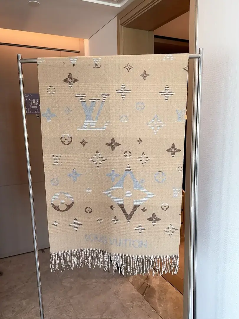 V2987-💴28.66$LV gallery