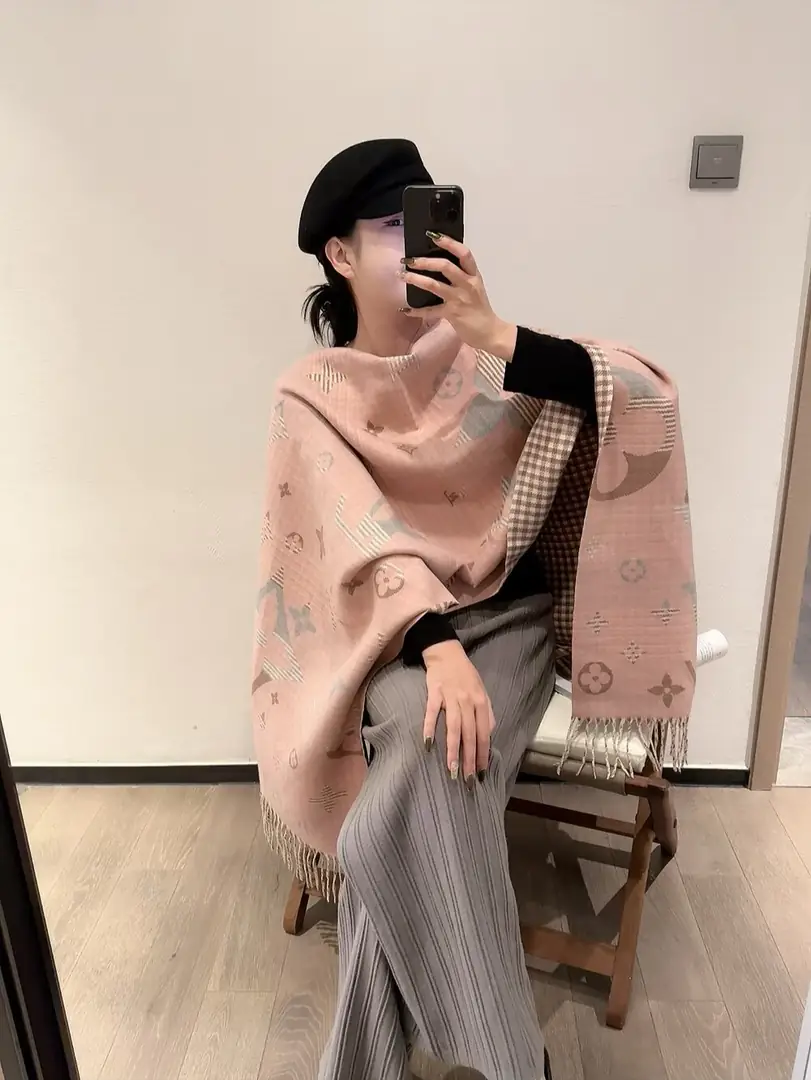 V2987-💴28.66$LV gallery