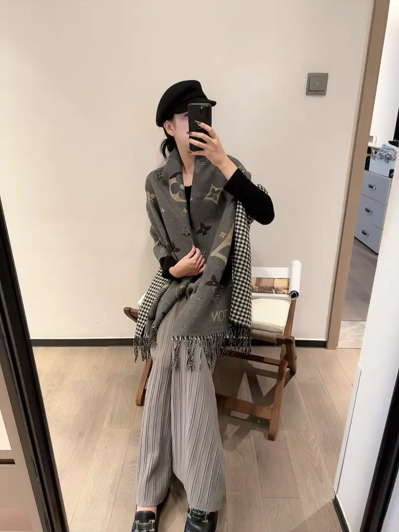 V2987-💴28.66$LV gallery