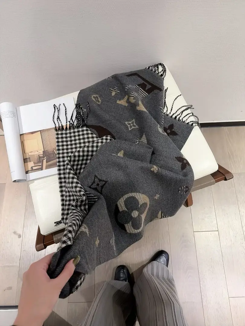 V2987-💴28.66$LV gallery