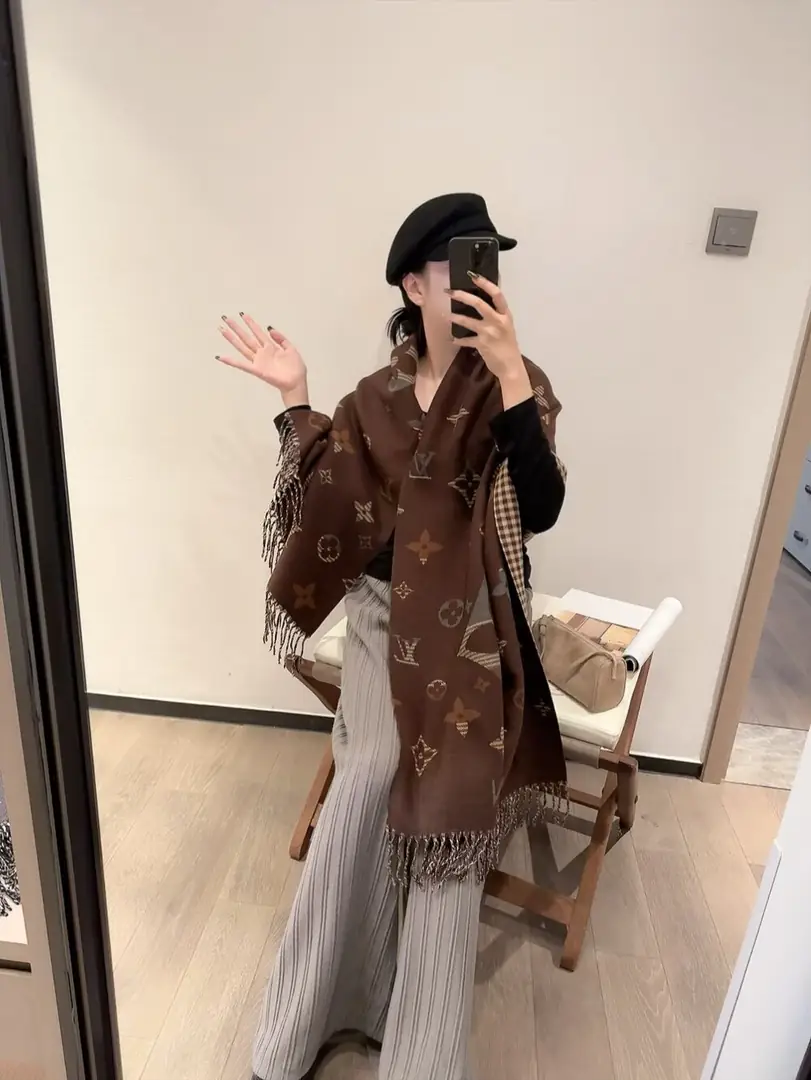 V2987-💴28.66$LV gallery