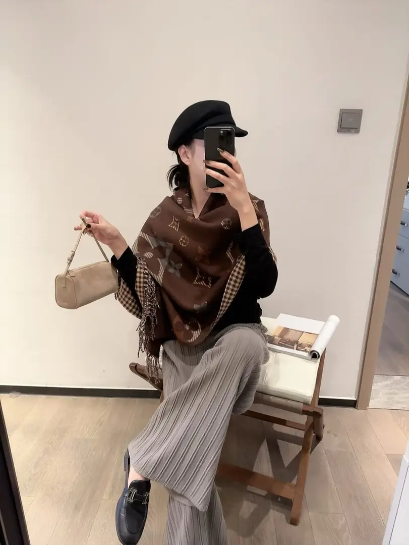 V2987-💴28.66$LV gallery