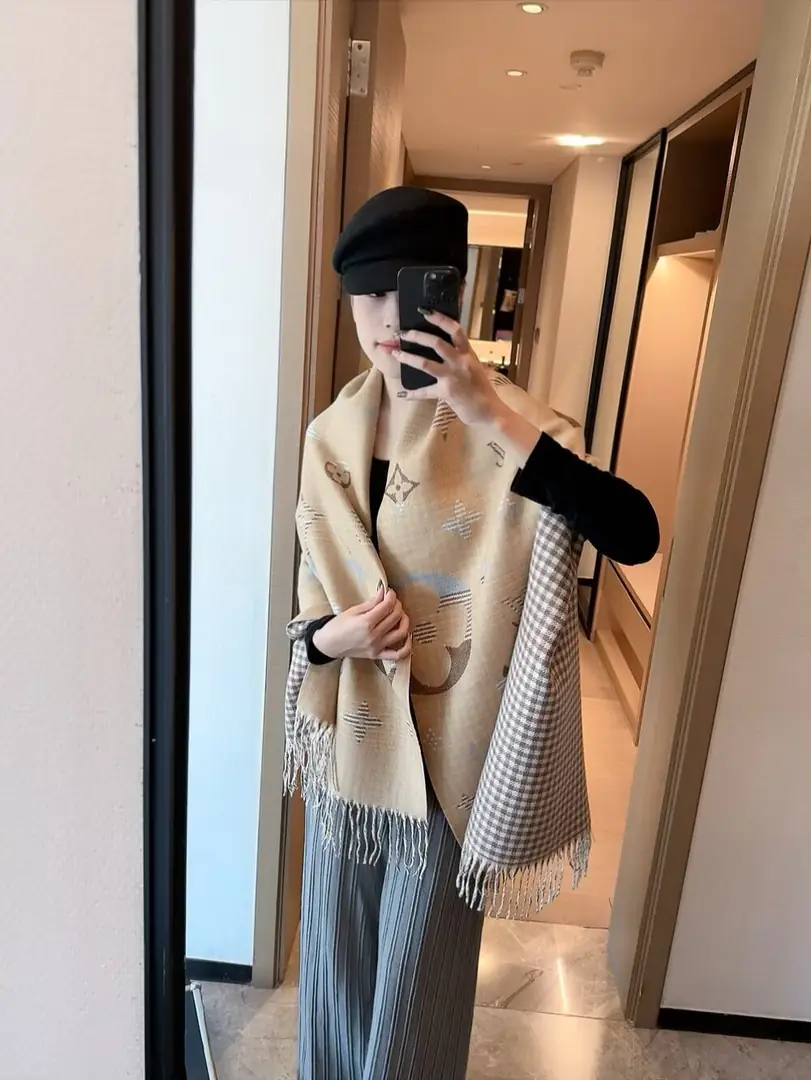 V2987-💴28.66$LV gallery