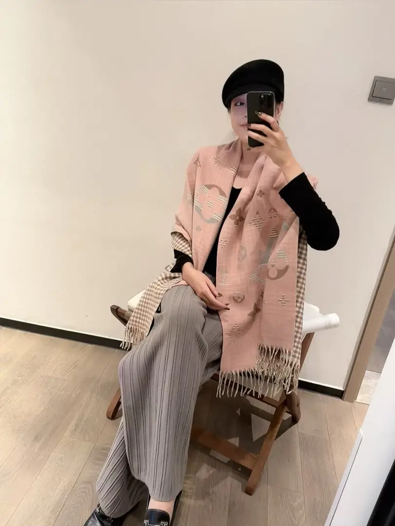 V2987-💴28.66$LV gallery