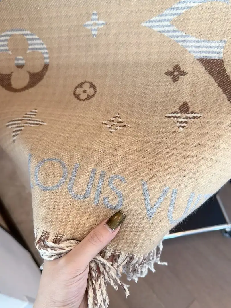 V2987-💴28.66$LV gallery