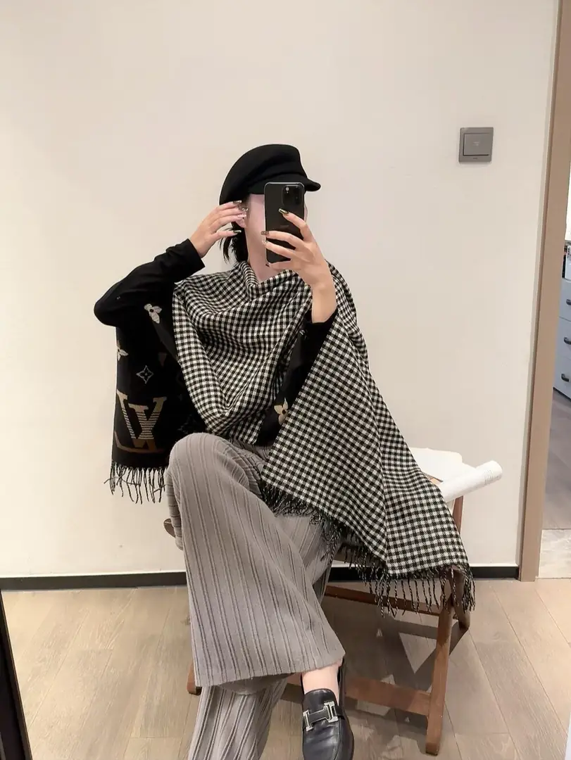 V2987-💴28.66$LV gallery
