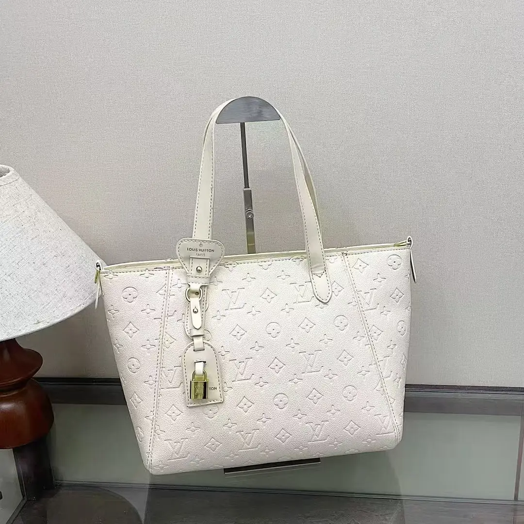 V3051-💴33.55$LV gallery