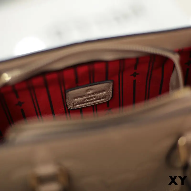 V3063-228💴31.88$LV gallery