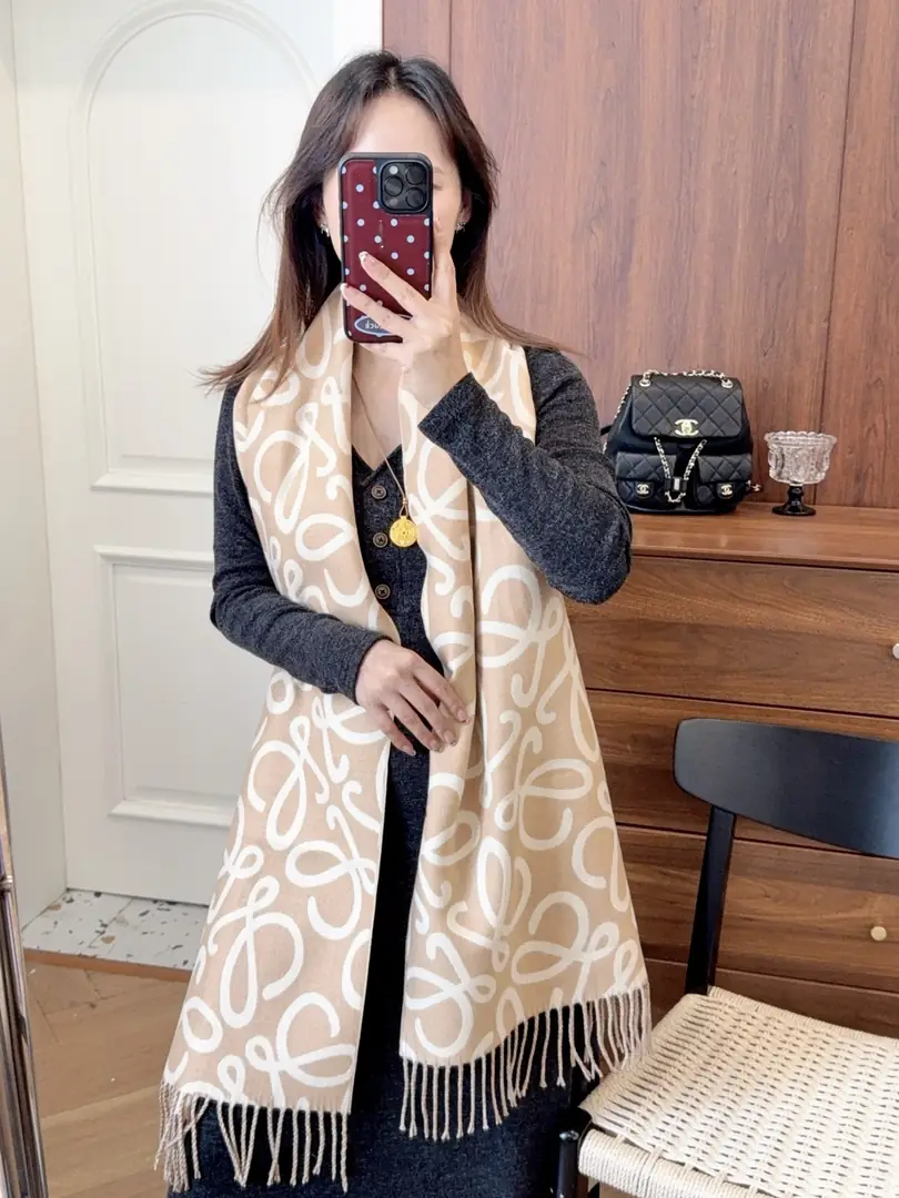 V3095-💴25.22$LOEWE gallery