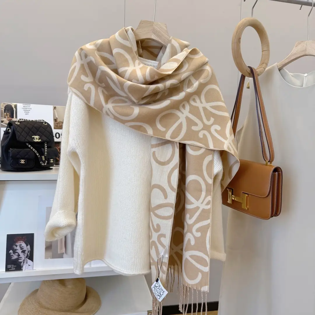 V3095-💴25.22$LOEWE gallery