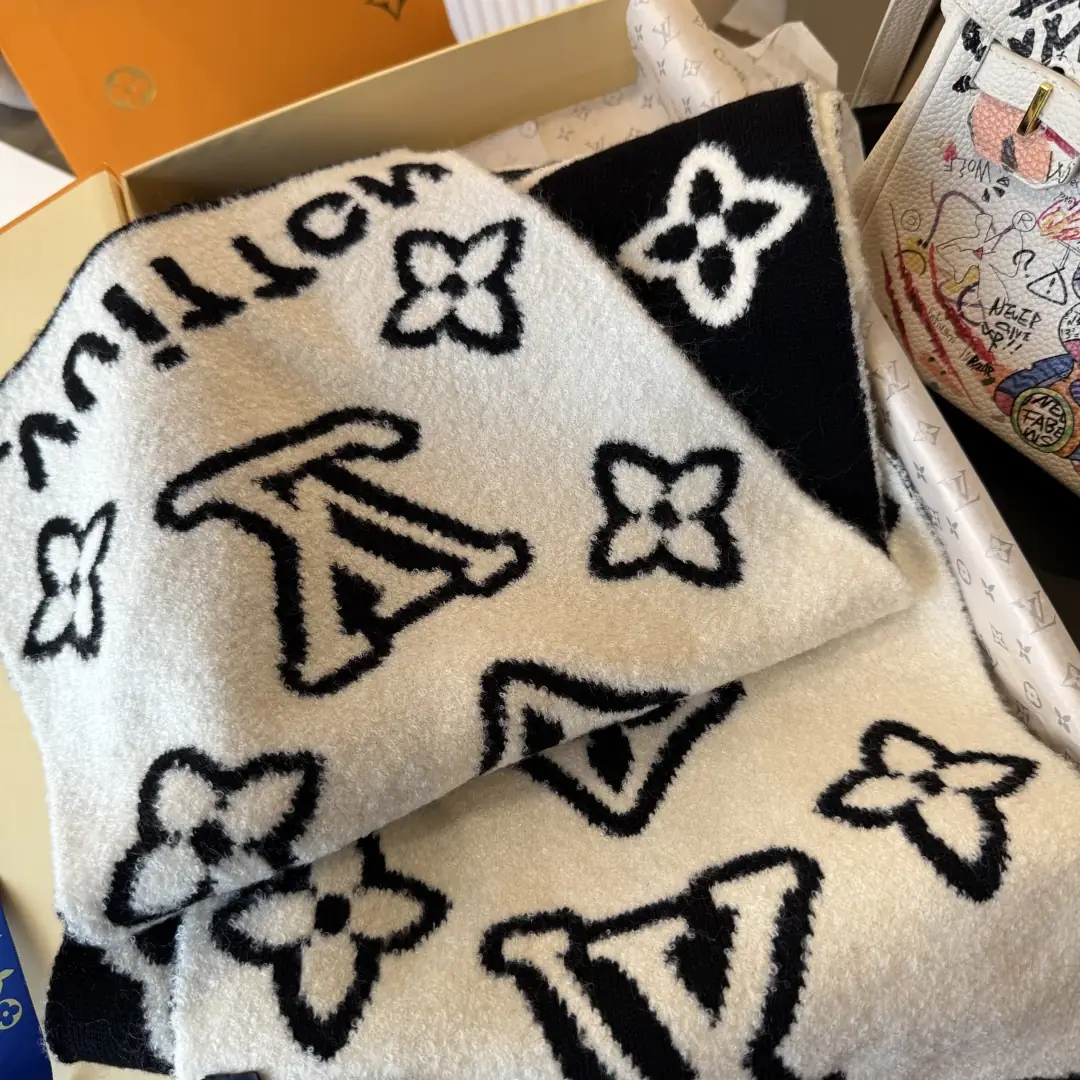 V3114-💴28.66$LV gallery