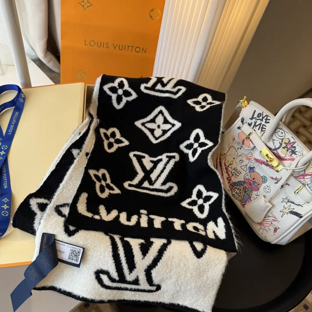 V3114-💴28.66$LV gallery