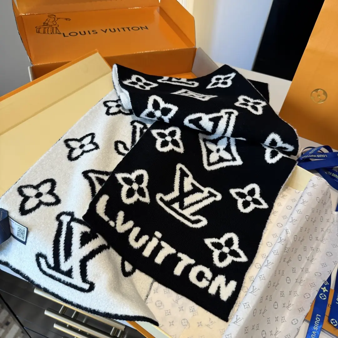 V3114-💴28.66$LV gallery