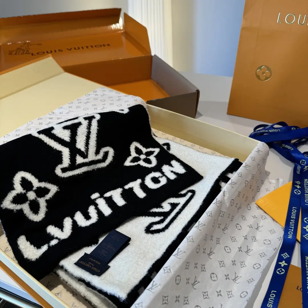 V3114-💴28.66$LV gallery