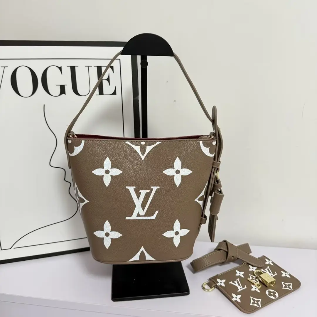 V3133-💴27.99$LV gallery