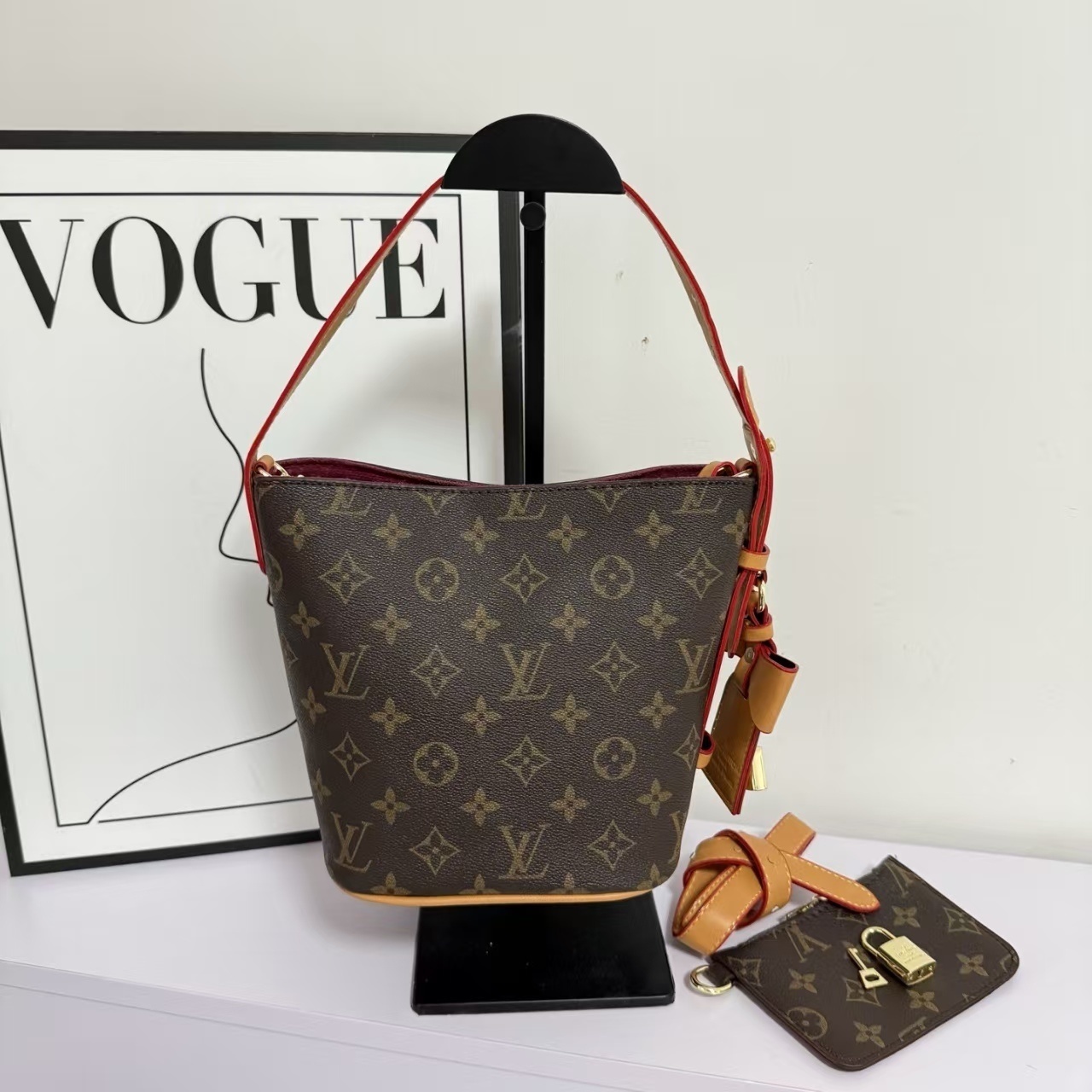 V3133-💴27.99$LV gallery