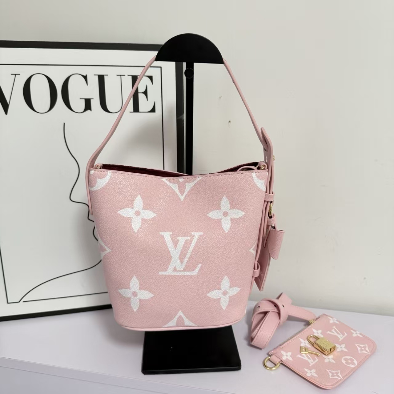 V3133-💴27.99$LV gallery