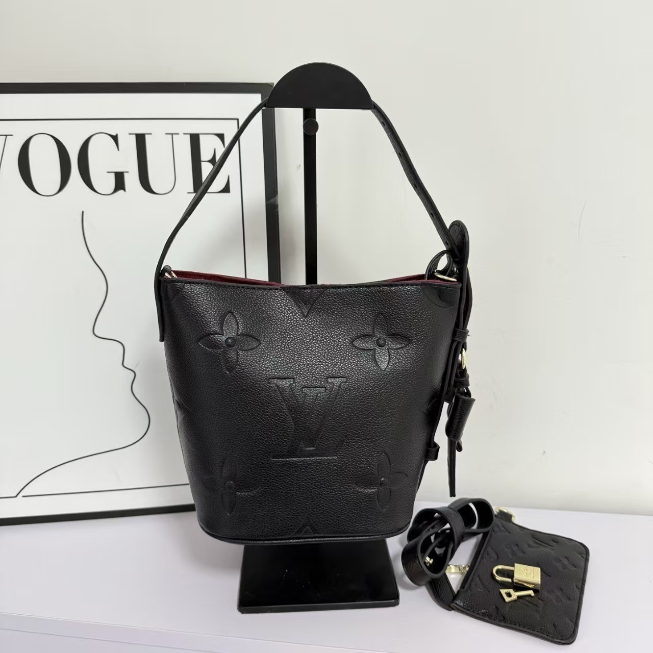 V3133-💴27.99$LV gallery